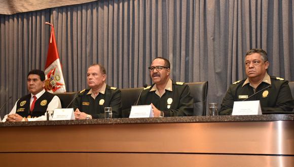 El comandante general de la Policía Nacional, teniente general PNP José Luis Lavalle, dio una conferencia de prensa sobre el caso. (Foto: @PoliciaPeru /Twitter)