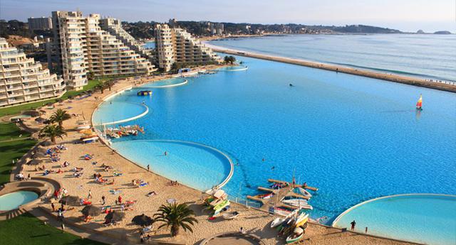 Esta piscina es parte del complejo de apartamentos turísticos San Alfonso del Mar y tiene el récord Guinness de ser la más grande del mundo. (Foto: Surviving Modern)