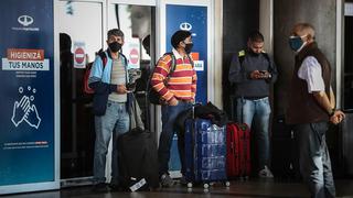 Argentina cierra sus fronteras terrestres y restringe vuelos internacionales por segunda ola de coronavirus