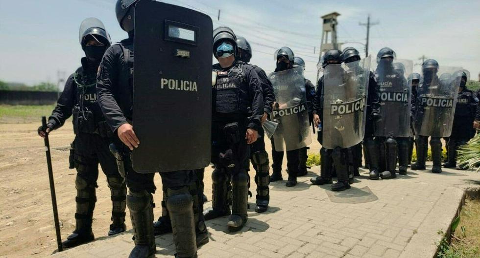 La Policía Nacional de Ecuador participa en un operativo en la prisión Guayas 1 en Guayaquil, el 30 de septiembre de 2021.  (AFP).