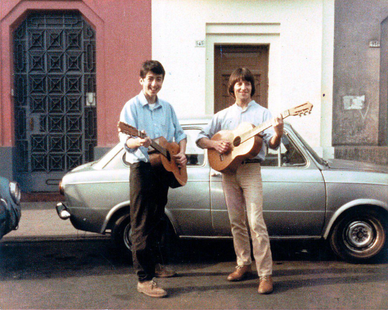 Toño Jáuregui y Salim Vera, los amigos de barrio que crearon una banda de rock. (Foto: Archivo de Toño Jáuregui)