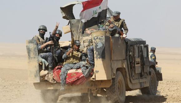 Las fuerzas iraquíes se despliegan en la aldea de Bajwaniyah, a unos 30 km al sur de Mosul. (Foto: AFP)