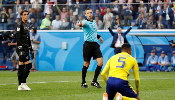 Sobre el final del Suecia vs. Suiza, el VAR fue protagonista. (Foto: Reuters)