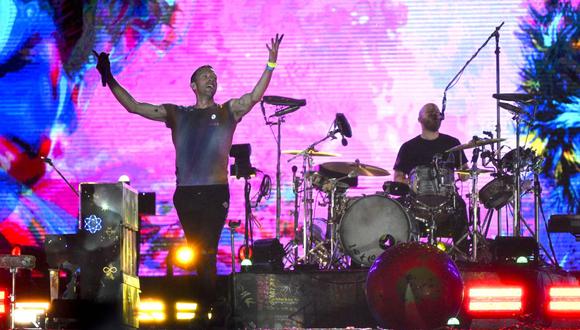 El vocalista de Coldplay, Chris Martin, (izquierda) junto al baterista Will Champion durante la presentación de la banda en el Festival Rock in Rio el fin de semana pasado. (MAURO PIMENTEL / AFP)