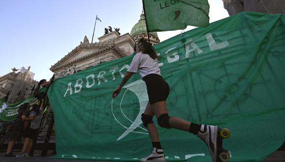 Las restricciones sobre el aborto en el país no han impedido que líneas de ayuda y colectivos se unan para difundir información confiable sobre vías alternas seguras para ayudar a las mujeres que se encuentran en una posición vulnerable.
(Foto: AFP)