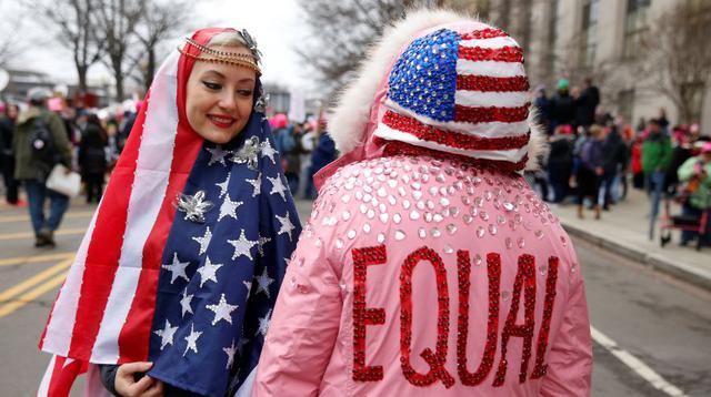 Miles de mujeres en el mundo protestan contra Donald Trump - 12