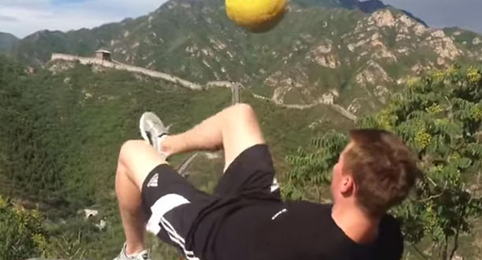Jamie Knight realizó malabares en la Muralla China. (Foto: Captura)