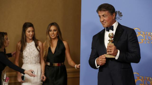 Sylvester Stallone se lució con sus hijas en los Globos de Oro - 3