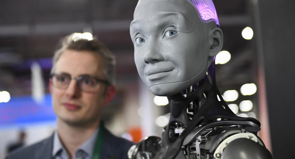 El robot humanoide, Ameca, responde cuál fue el día más triste de su existencia |  |  TECNOLOGÍA
