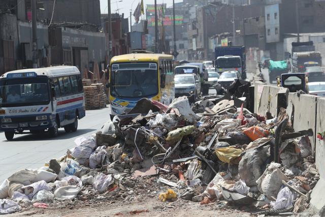 Esta acumulación genera congestión vehicular. (Foto: Rolly Reyna)