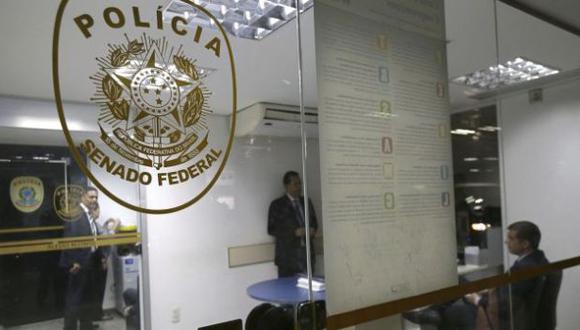 Brasil libera a policías que protegían a senadores investigados