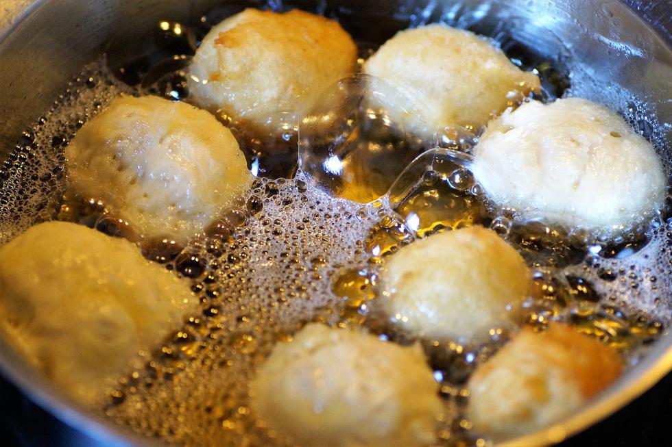 Si sabemos cómo cuidarlo podemos llegar a realizar 25 frituras con el mismo aceite de cocina. (ivabalk|Pixabay)
