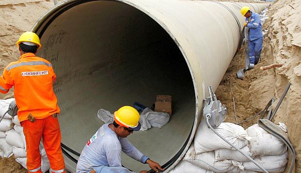 El Ejecutivo emitió el año pasado el D.U. 003 para que el dinero producto de las prácticas corruptas de Odebrecht no salga del país. Ahora el Congreso busca mejorar la norma. (Foto: El Comercio)