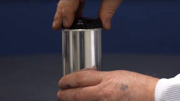 Este nuevo sistema permite enfriar el líquido en su interior cuando el consumidor lo desee. (Foto: The Joseph International)