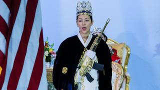 La extravagante ceremonia en la que se bendicen fusiles AR-15 [VIDEO]