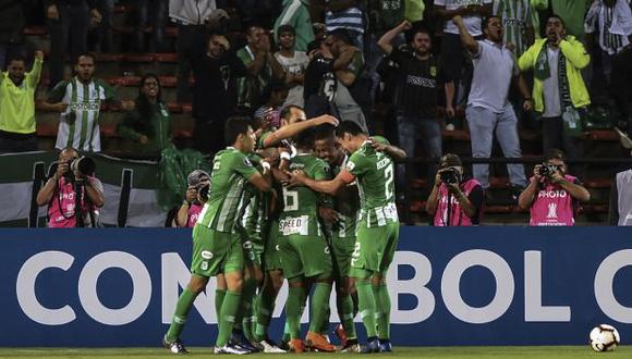 Deportivo Cali y Atlético Nacional pretenden quedarse con los puntos en juego para meterse en la pelea por un cupo para la definición del Torneo Apertura de la Liga Águila. (Foto: AFP)