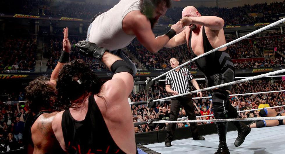 En una de las peleas más intensas de Fastlane, una Superestrella se lesionó y pone en duda su participación en Wrestlemania 32 | Foto: WWE