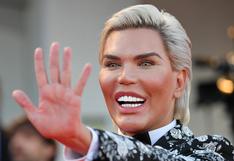 Rodrigo Alves, el "Ken humano", fue captado sin filtros en Festival de Venecia