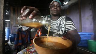 Dolo, la cerveza artesanal que preserva la tradición en Costa de Marfil [VIDEO]