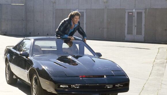 David Hasselhoff protagonizó en los años 80 esta serie sobre un automóvil inteligente (Foto: Knight Rider / NBC)