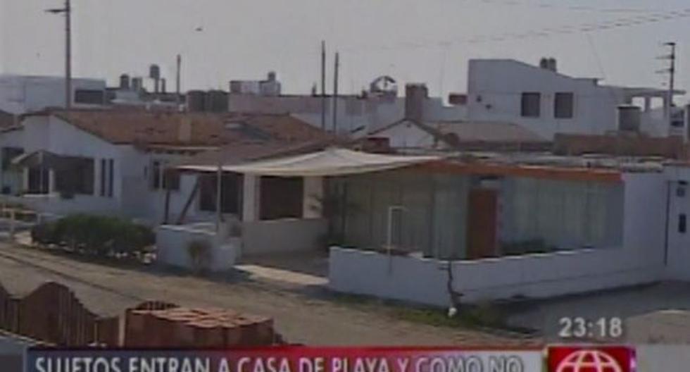 Panamericana Sur: incendian casa de playa al no hallar qué robar. (Foto: América TV)