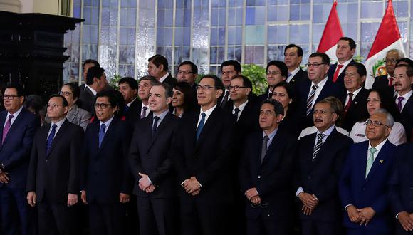 El presidente Vizcarra acompañado de los miembros de su Gabinete y de los gobernadores regionales. (Foto: Presidencia de la República)