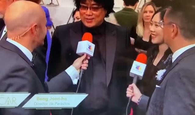 Facundo, durante la entrevista que le hizo a Bong Joon-ho, el director de “Parasite” en la alfombra roja de los Oscar 2020.