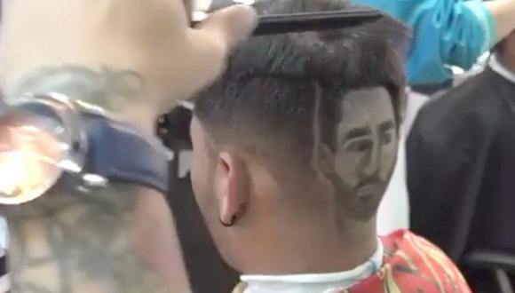 La locura por Rusia 2018 ha sobrepasado los límites. Ahora cientos de hinchas van a las peluquerías para realizarse cortes con el rostro de Lionel Messi. (Foto: captura de video)