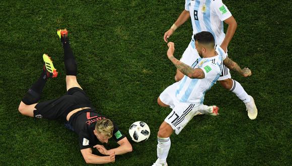 El jugador de la selección argentina, Nicolás Otamendi, tuvo un actitud negativa ante Rakitic en el Mundial Rusia 2018. (Foto: AFP)