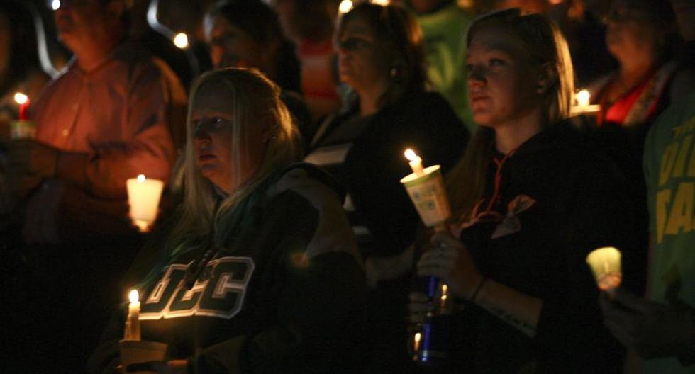 Vigilia por los fallecidos en el reciente tiroteo en Oregon. (Foto: EFE)