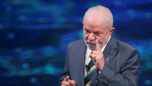 El expresidente y candidato presidencial de Brasil, Luiz Inacio Lula da Silva, habla durante un debate presidencial antes de la segunda vuelta electoral, en Sao Paulo, Brasil.