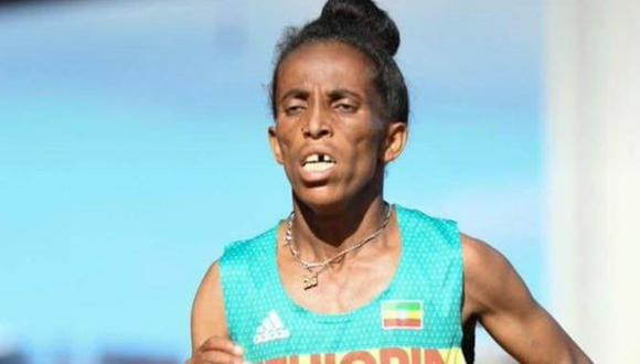 La deportista africana logró una medalla de bronce en una en prueba de 5.000 metros, pero ese suceso no sorprendió al mundo, sino su demacrada apariencia. (Foto: AFP)