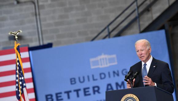 El anuncio del gobierno se produce luego de que el presidente Biden considerara que "depende de ellos”, tras ser consultado sobre si los ciudadanos deberían seguir usando mascarillas.