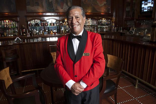 Eloy Cuadros, famous bartender at the Hotel Maury in downtown Lima.  Cuadros rescued the historic recipe for Ponche de Los Libertadores.  (Photo: Omar Lucas / GEC)