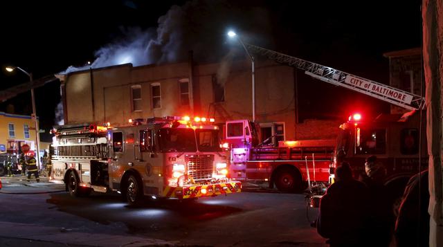 Baltimore pasó una noche en llamas tras disturbios raciales - 7