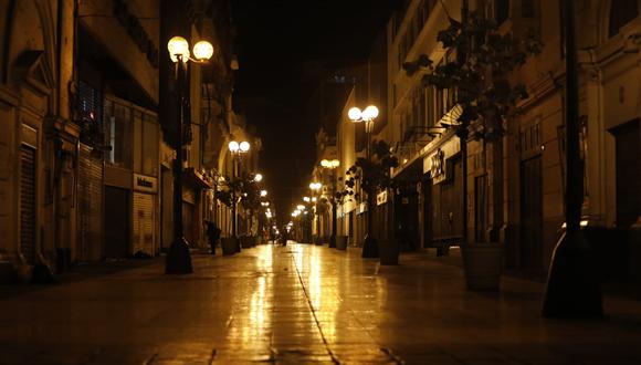 El toque de queda dispuesto por el Gobierno para afrontar el coronavirus entró en vigencia a las 8:00 p.m. del miércoles 18 de marzo | Foto GEC