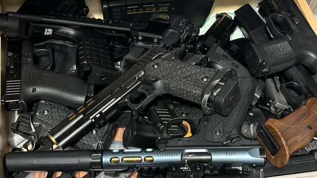 Photographs of these weapons have circulated on networks that they would use to settle accounts for the shooting in Puerto Colombia.  (Photo: Provided authorities).