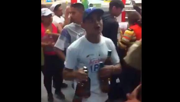 Venezolanos aprovechan bajos precios para comprar alcohol [VIDEOS]. (Foto: Captura)
