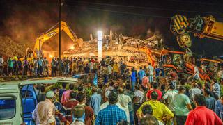 Derrumbe de un edificio en la India deja un fallecido y decenas de personas atrapadas | FOTOS