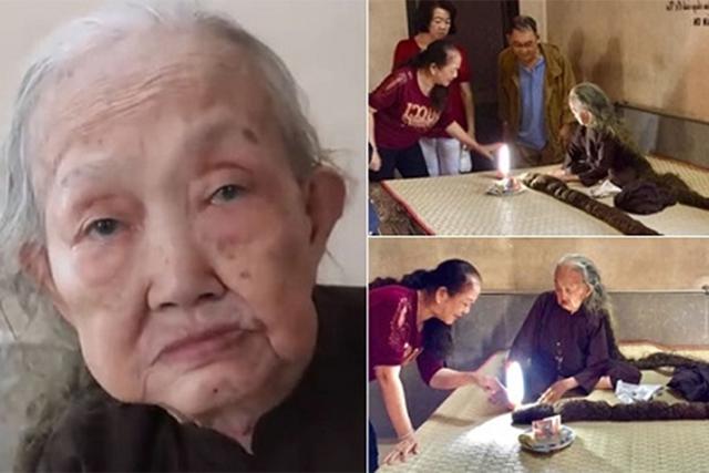 La anciana de 83 años reveló el motivo por el cual no se lava ni corta el cabello desde que tenía 19 años. | Foto: Tinmoi.vn (Desliza hacia la izquierda para ver más imágenes).