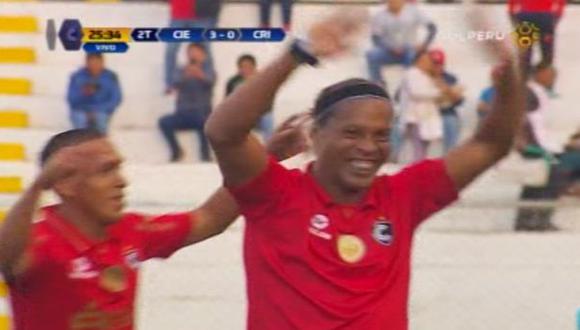 Ronaldinho y su "pase del desprecio" que acabó en gol [VIDEO]