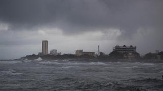 Un muerto y ríos desbordados deja paso de tormenta Isaías por República Dominicana