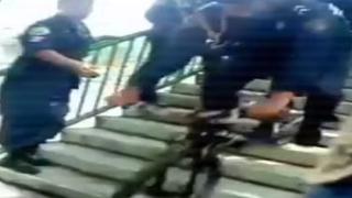 YouTube: policía quedó noqueado tras bajar gradas con bicicleta