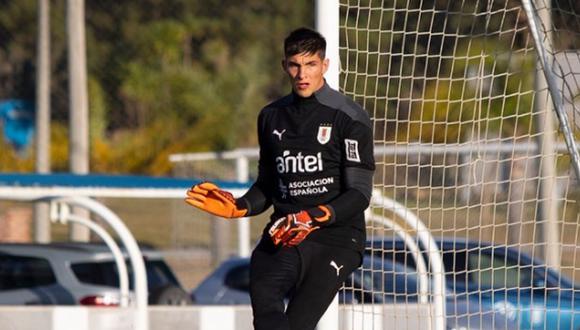 El portero de 29 años explicó su versión de la jugada polémica en el Perú vs. Uruguay. Foto: AUF.