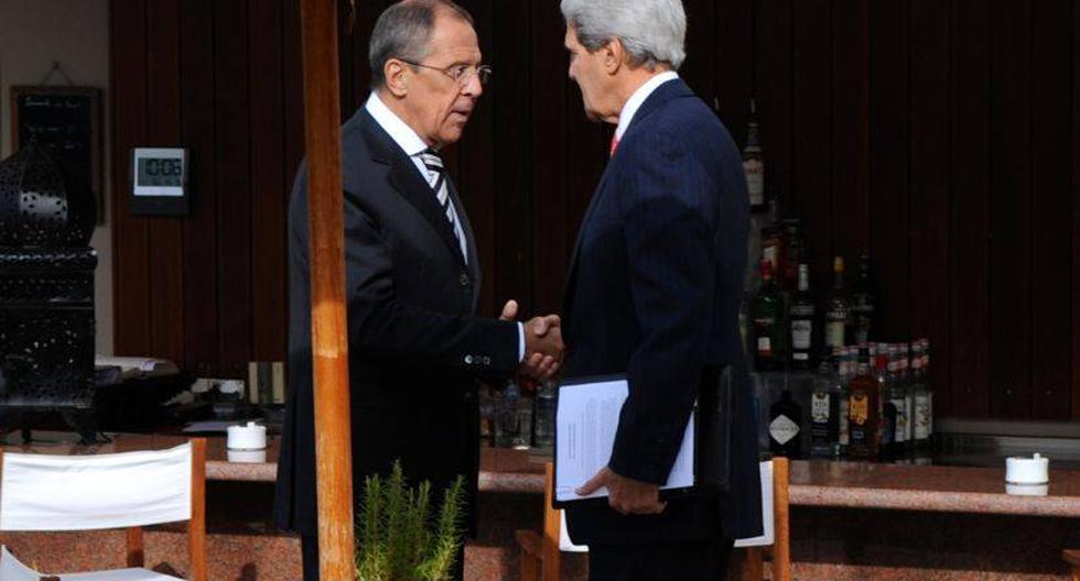 El secretario de Estado, John Kerry, y su par ruso, Serguei Lavrov, tras llegar a un acuerdo. (Foto: flickr.com/statephotos)