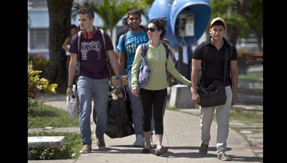 Estudiantes de la Universidad Central de Santa Clara, objetivo de los espías contratados por Estados Unidos. (Foto: AP).