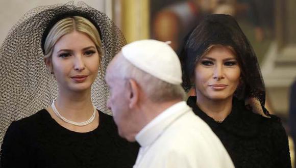 Ivanka y Melania se vistieron de acuerdo a lo que dicta el protocolo del Vaticano. La esposa de Donald Trump visitó un conjunto de Dolce & Gabanna. (Foto: AFP)