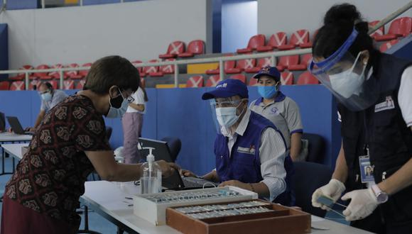 Reniec indicó que a partir del lunes 3 de mayo se reanuda la atención a través de citas. Recomendó a los ciudadanos realizar trámites en los canales virtuales. (Foto: El Comercio)