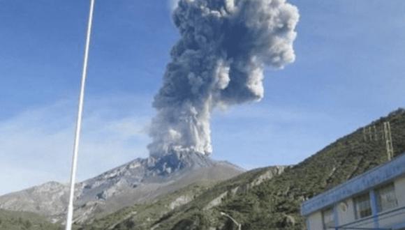 El volcán Ubinas ha empezado a expulsar gases tóxicos. (Foto: Captura)