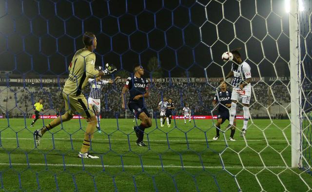 Alianza Lima vs. San Martín: Joazhiño Arroé y el cabezazo dentro del área para el 1-0 | Foto: Fernando Sangama/GEC